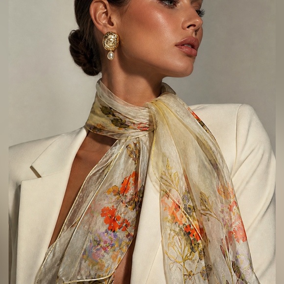 Holt Renfrew Accessories - Holt Renfrew SILK Scarf